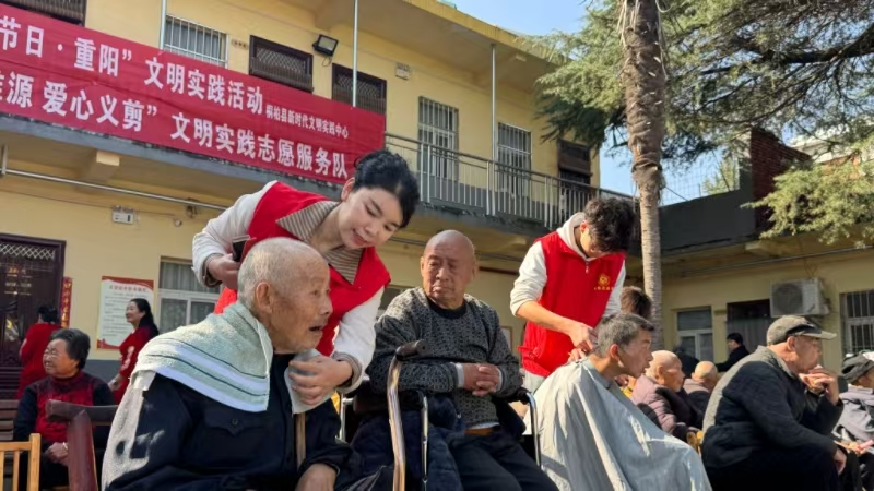 情暖金秋 爱在重阳 ——桐柏县开展“我们的节日·重阳”文明实践活动