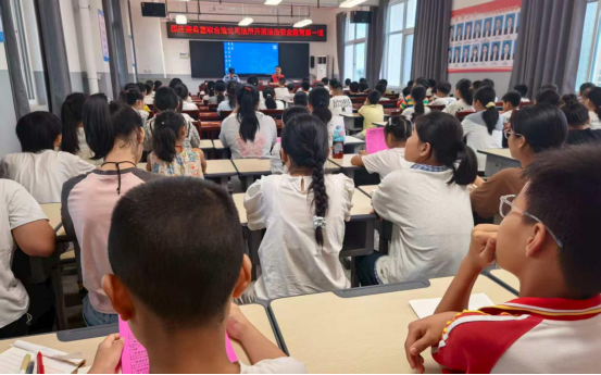 “司”守平安,“警”紧相随:开学第一课,法治伴我行